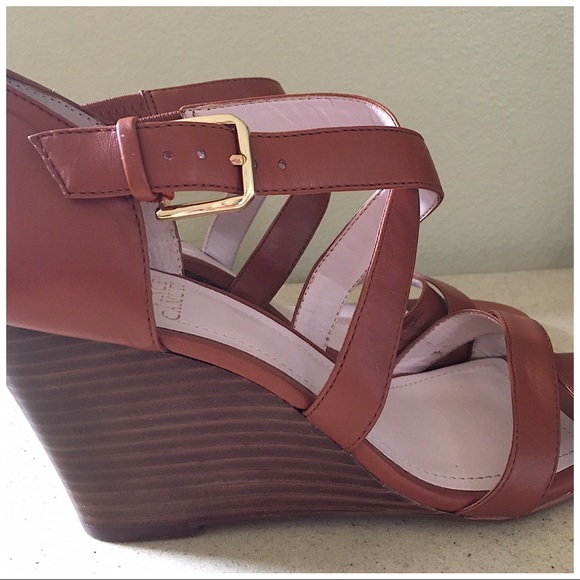 VINCE CAMUTO WEDGES - Picture 5 of 8